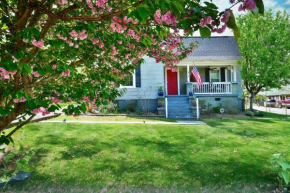 Downtown Retreat, Minutes from Main Street with Fenced in Backyard